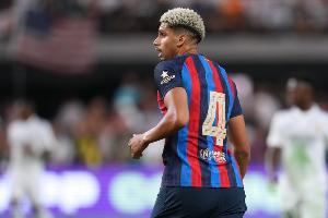 前巴萨青训教练：阿劳霍跑起来回抢时，让对手以为有列火车在追